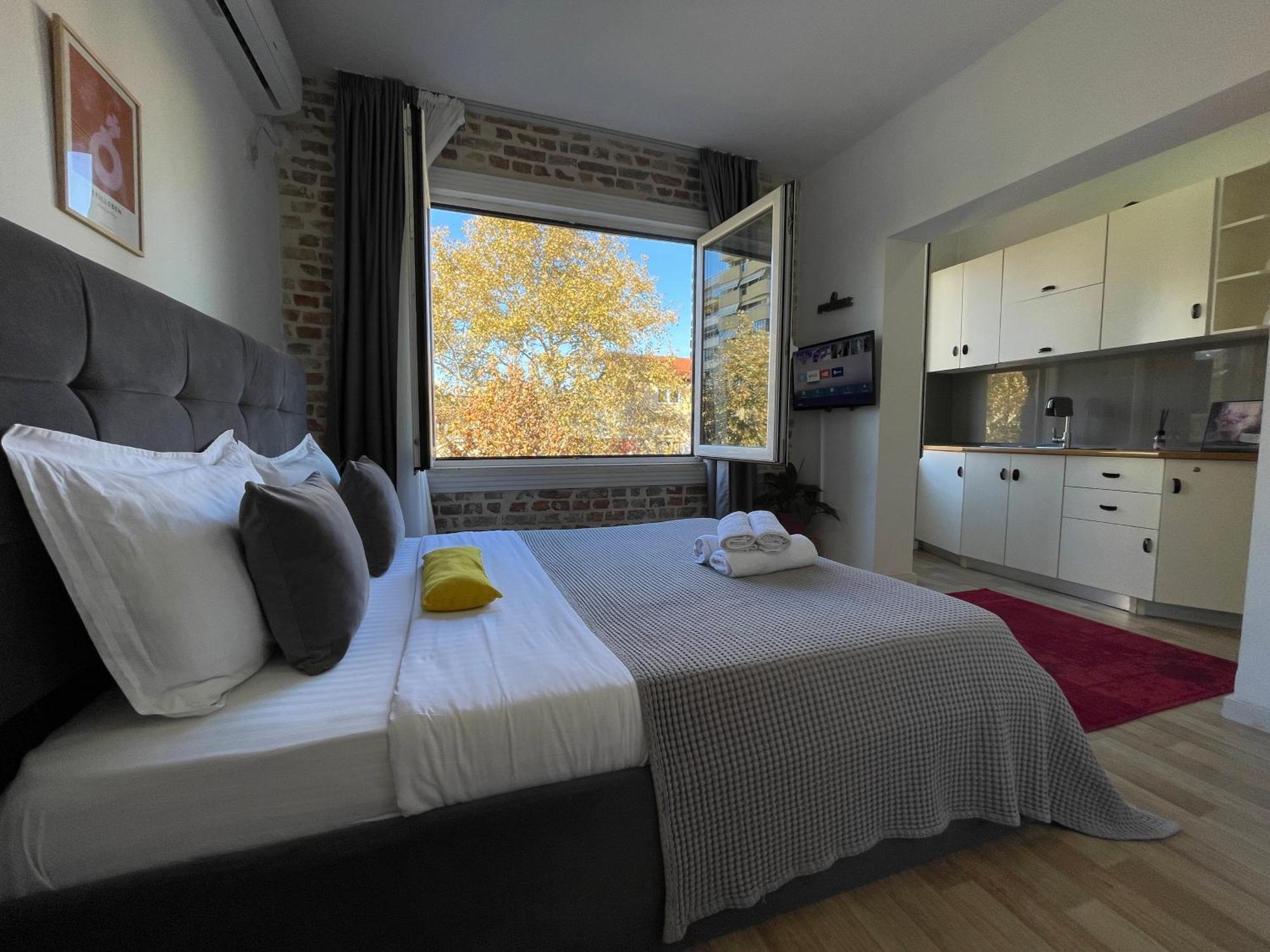 Bricks Apartment *
