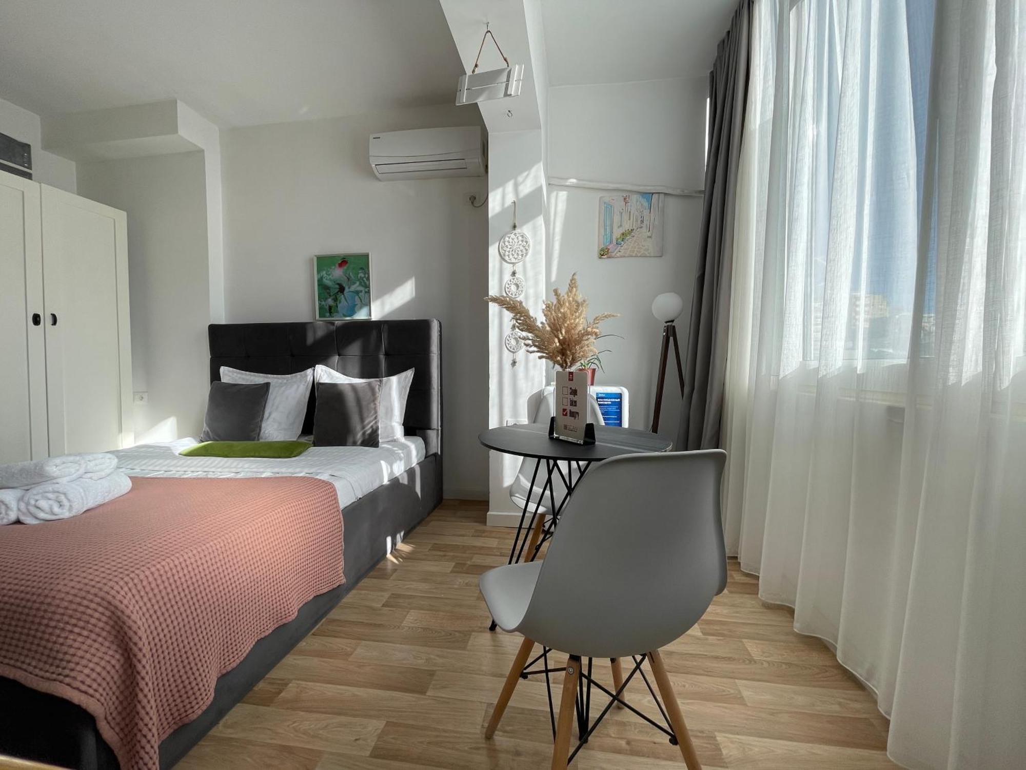 Bricks Apartment *